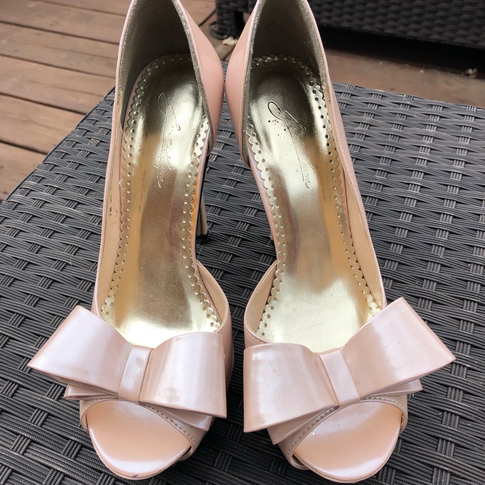 Jonathon Kayne pearl pink patent peep toe bow pump